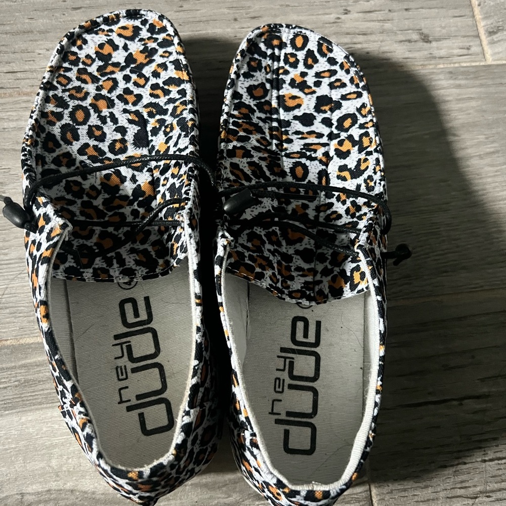 Leopard Hey Dude size 40 fits like 8 new without tags